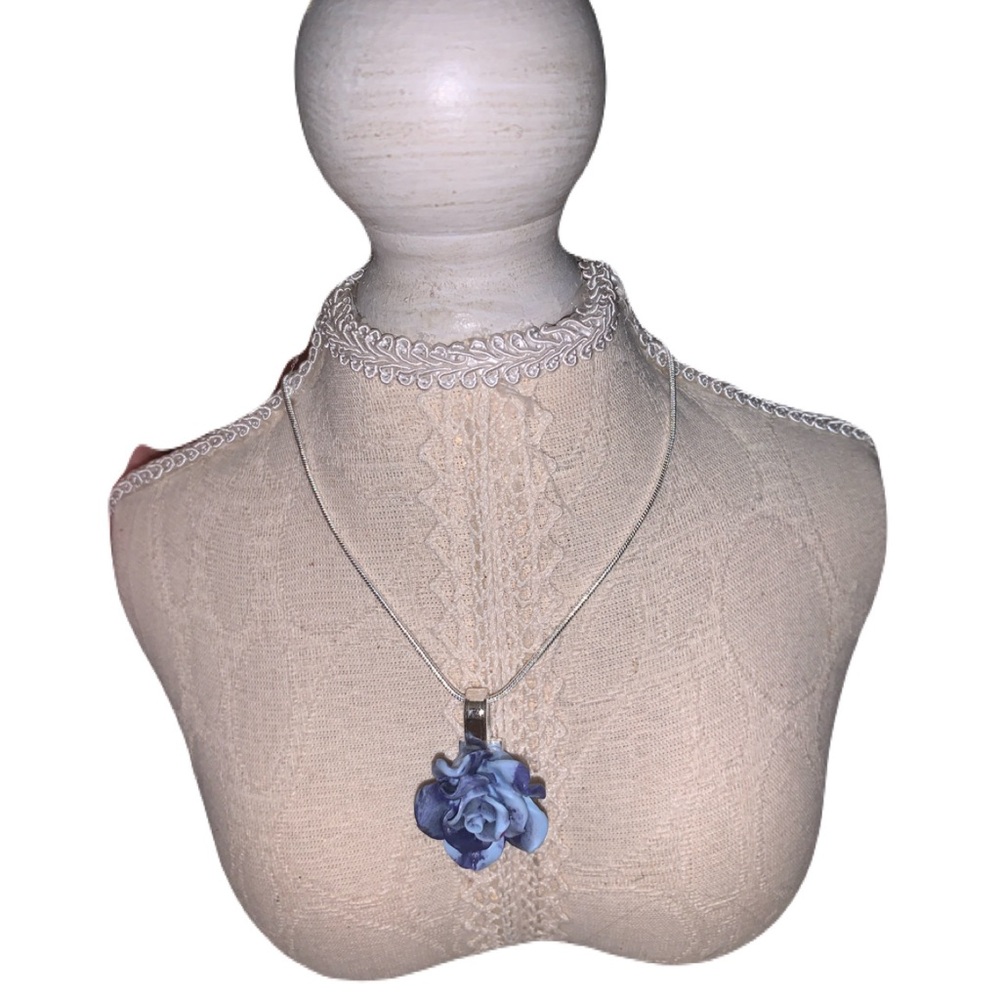 Chic Blue Floral Pendant Necklace